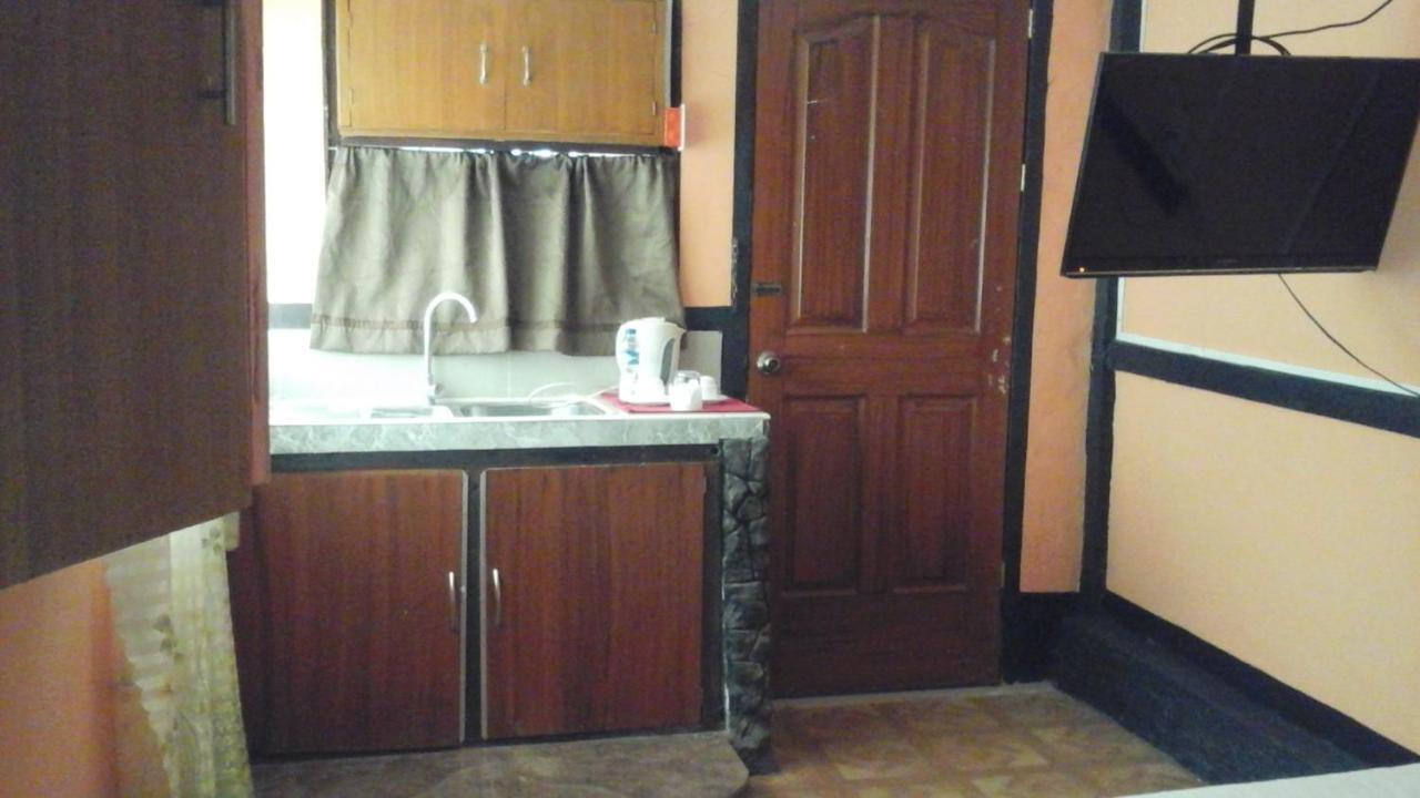 Larmar Bed And Breakfast Puerto Princesa Rom bilde